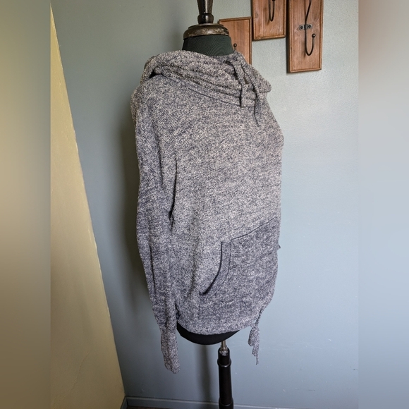 Barefoot Dreams Cozy Gray Hoodie Sweater - Picture 14 of 16